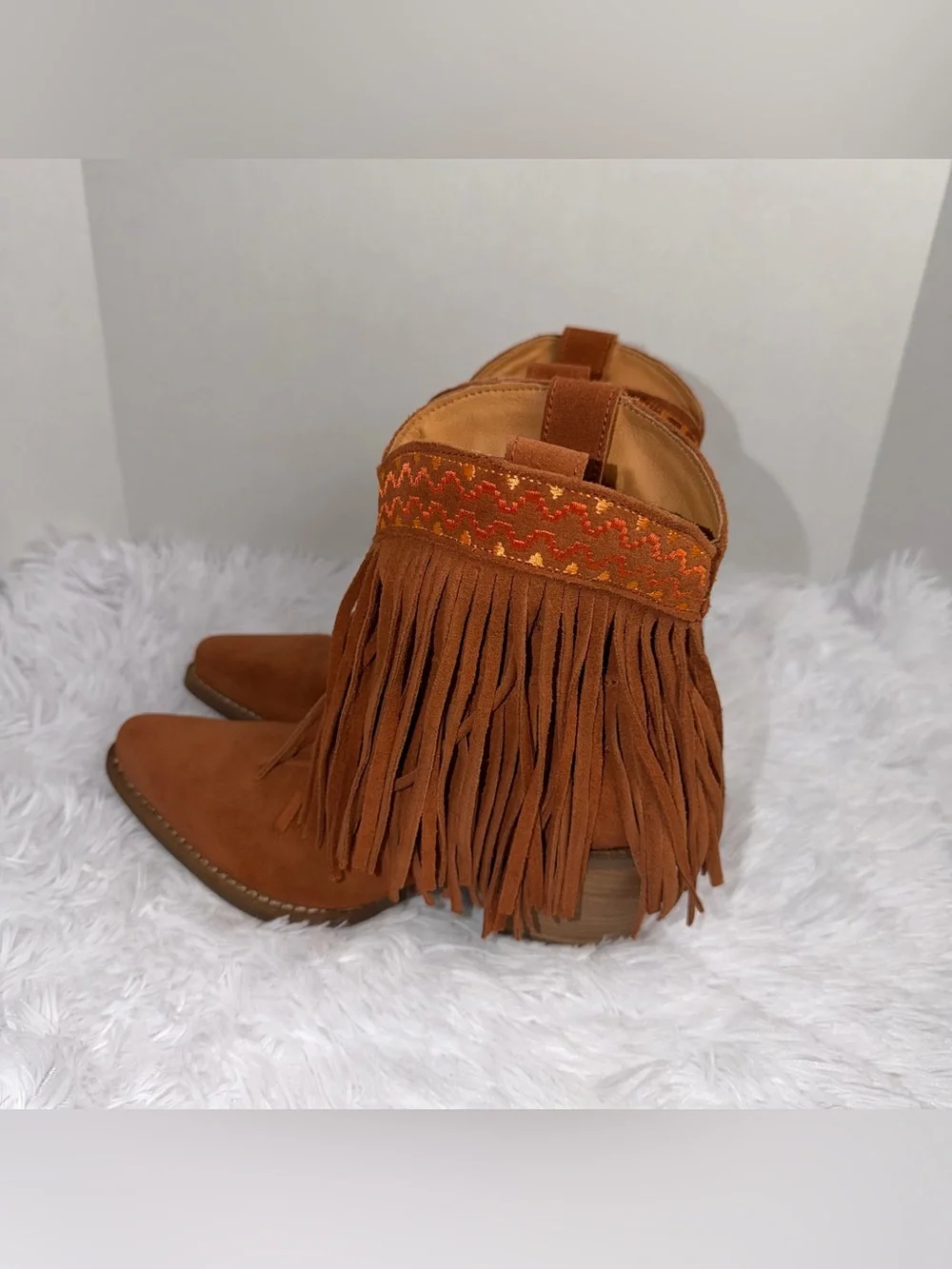 Dingo Women's Brown Suede Tapadero Snip Toe Bootie with Fringe